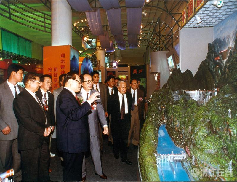 1997年9月，中共中央总书记江泽民旅行清江梯级开发模子